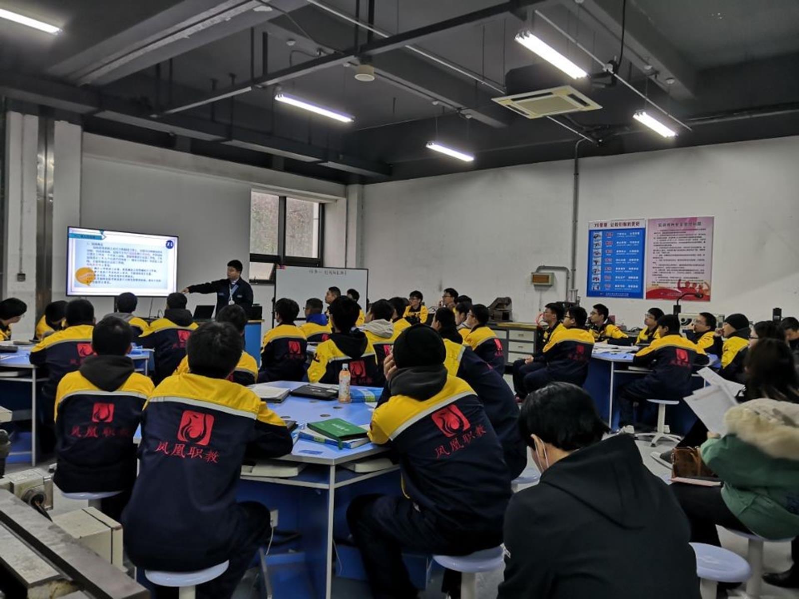 以研促教，打造一流教学团队